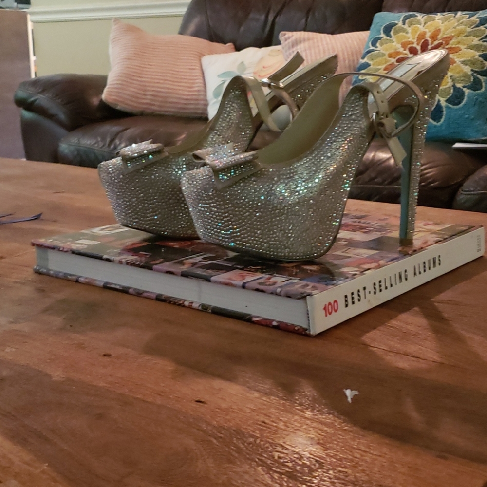 Betsy Johnson Rhinestone bow platforms  8.5 - Picture 4 of 15